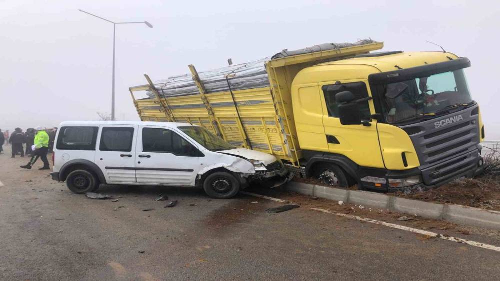 Elazığ’da 2 Saatte 2 Büyük Zincirleme Kaza: 13 Araç Çarpıştı, 7 Yaralı