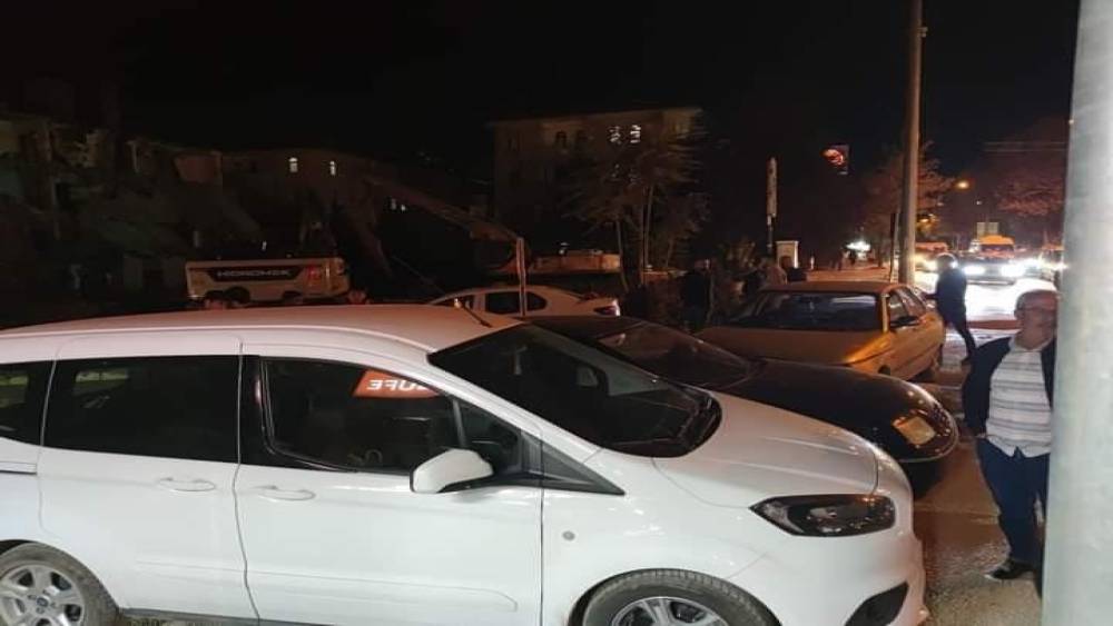 Elazığ’da 4 Araçlı Zincirleme Kaza: Savrulan Aracın Çarptığı Yaya Ağır Yaralandı