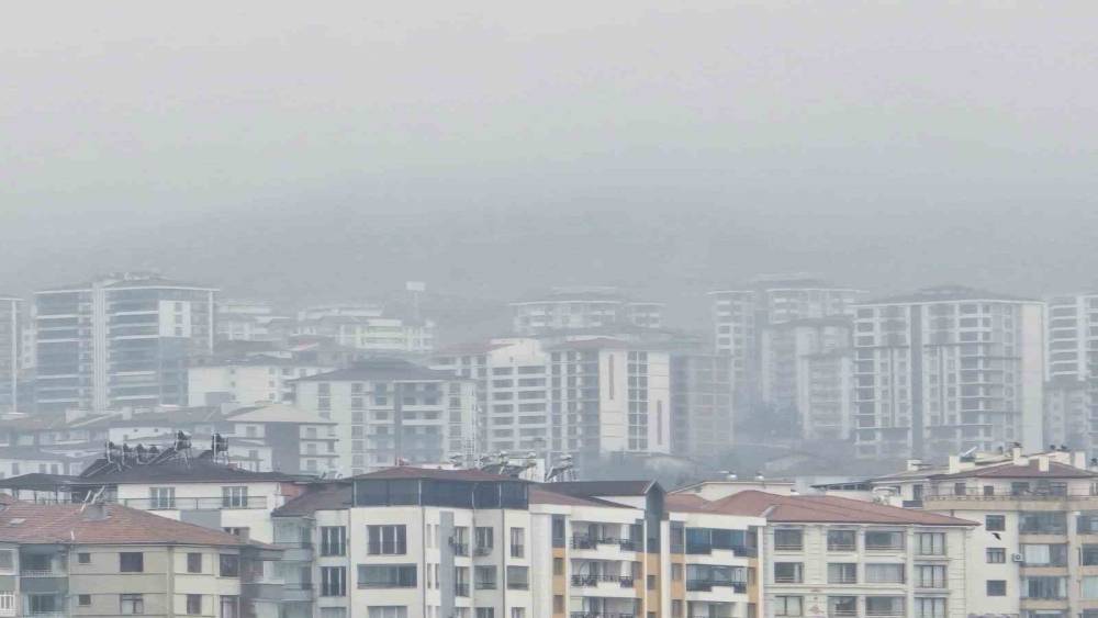 Elazığ’da Yüksek Kesimlerde Yoğun Sis Etkisini Sürdürüyor