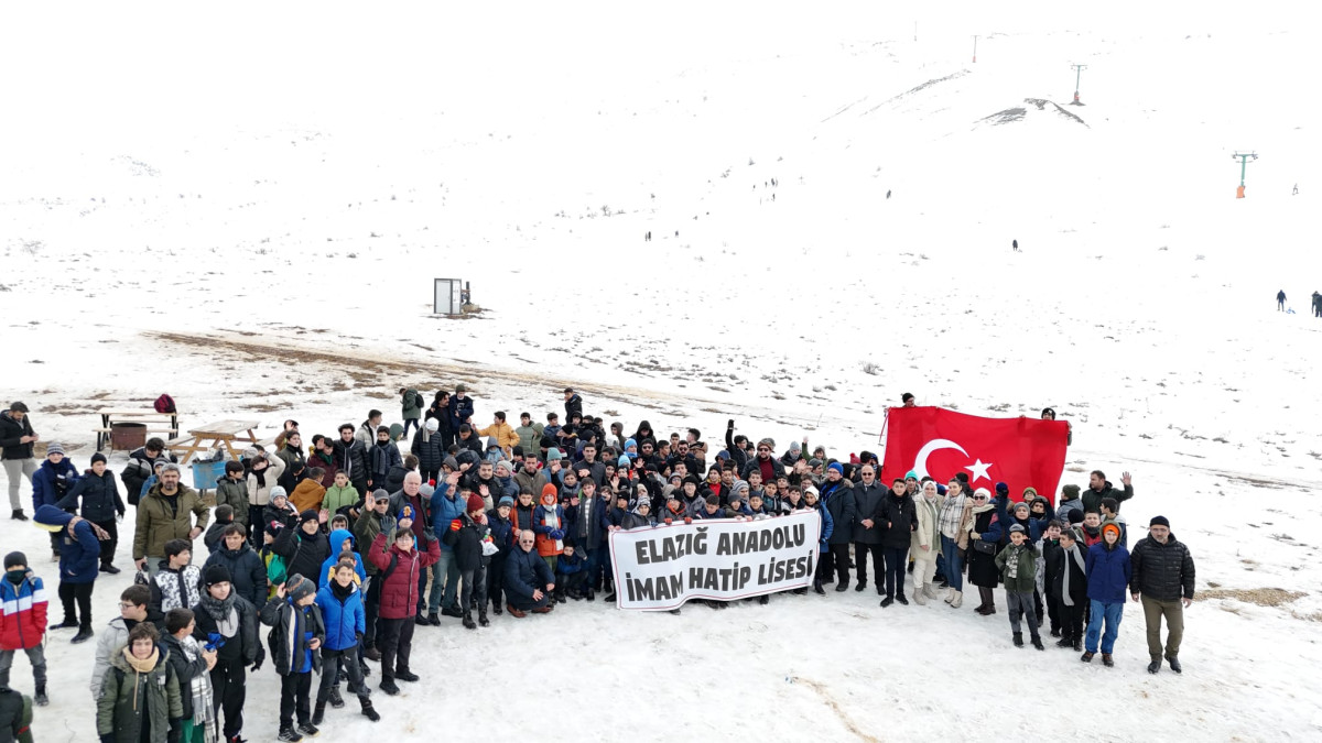 Anadolu İmam Hatip Lisesi Öğrencileri Hazarbaba Kayak Merkezi'nde Eğlenceli Bir Gün Geçirdi