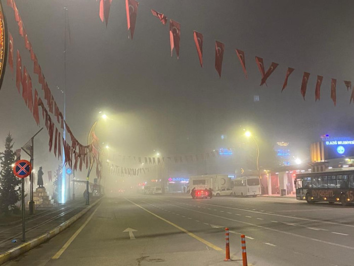 Elazığ’da Yoğun Sis: Görüş Mesafesi 5 Metreye Kadar Düştü