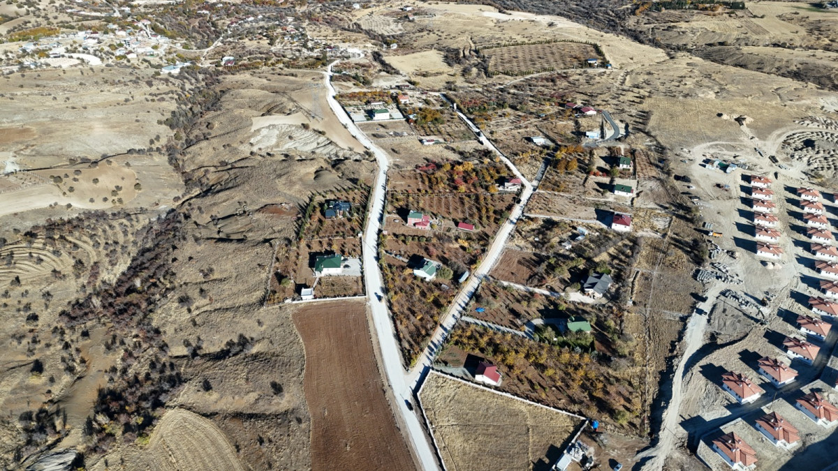 Gümüşbağlar Köyü’nde Yol Çalışmaları Hızla Devam Ediyor